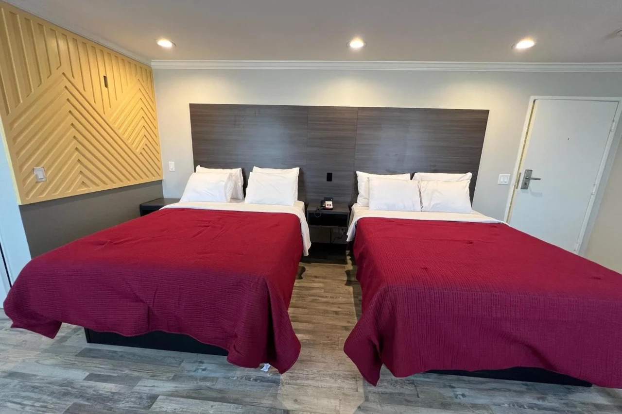 Experience Cloud 9 Inn LAX in Inglewood, CA - Image 10