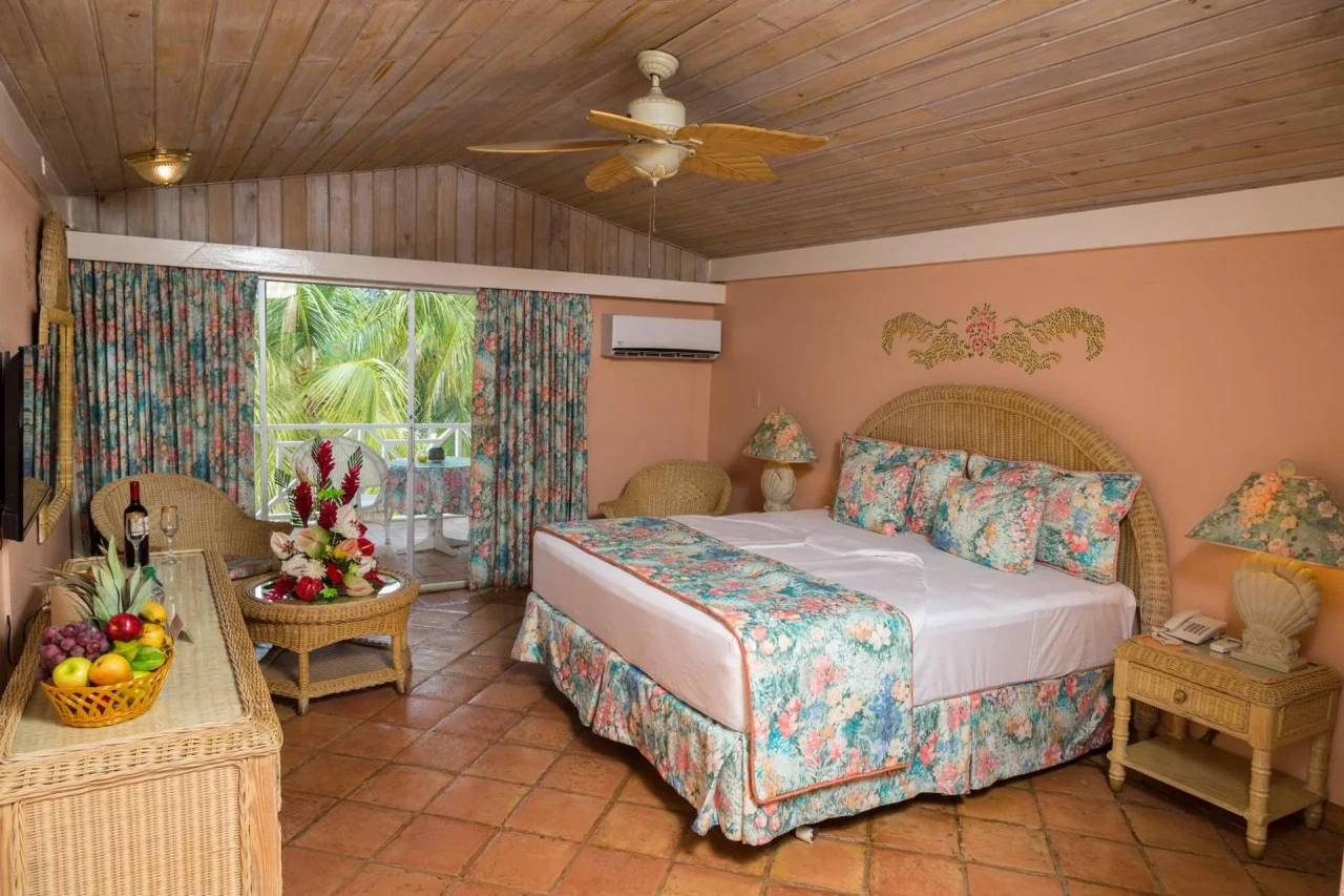 Coco Reef Resort & Spa - Image 13