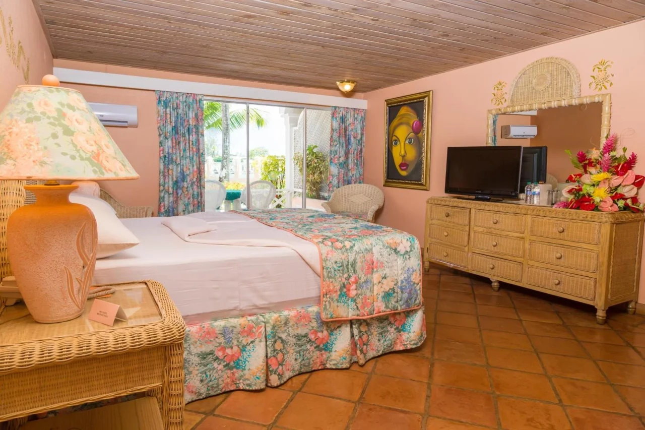 Coco Reef Resort & Spa - Image 19