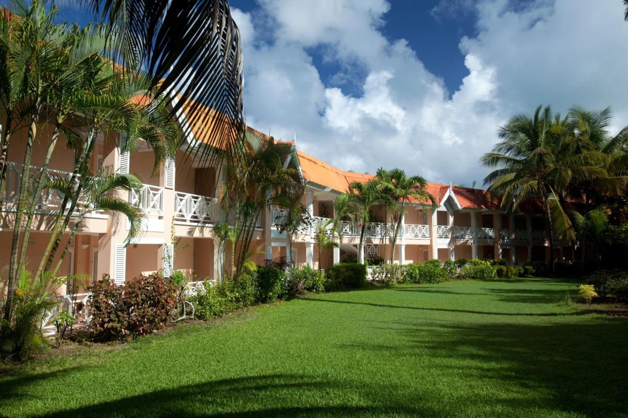 Coco Reef Resort & Spa - Image 6