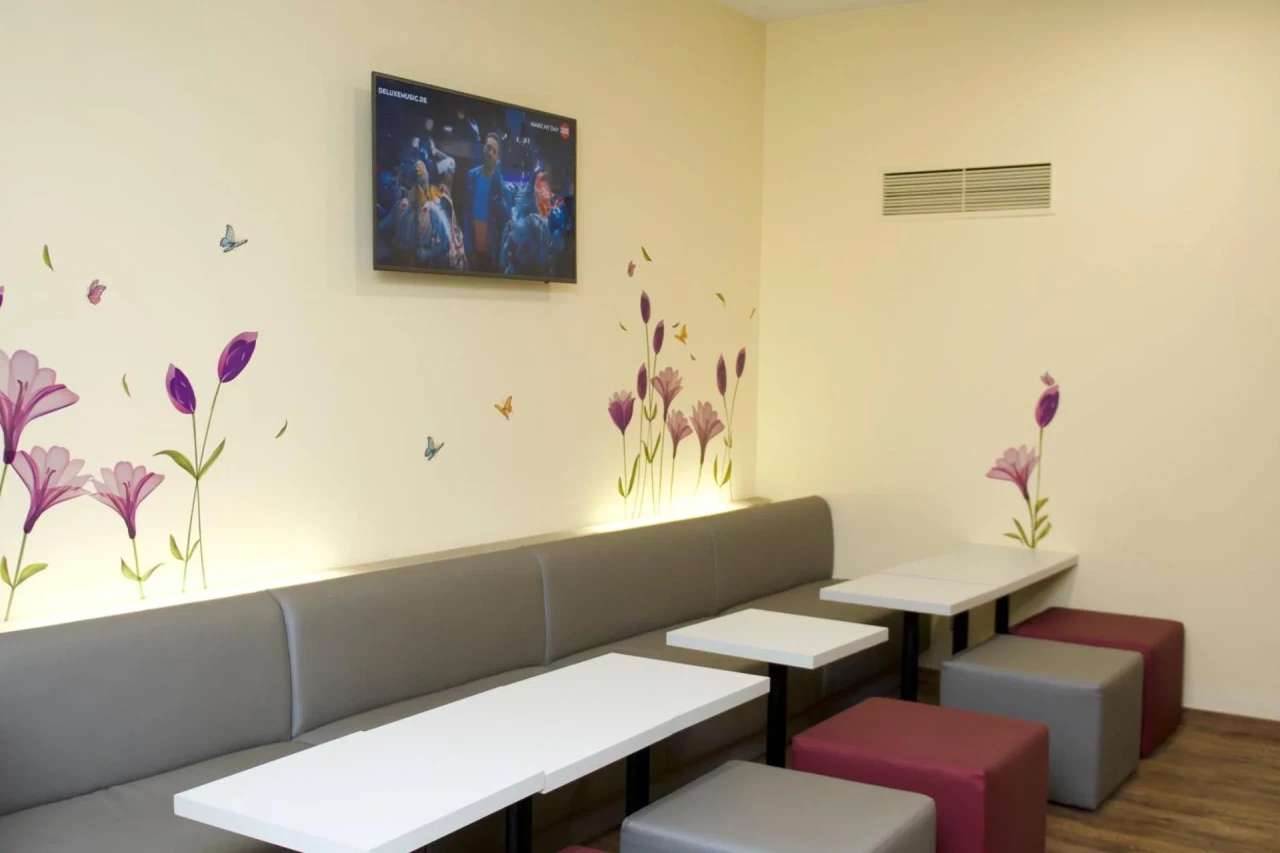 Colour Hotel - Image 19