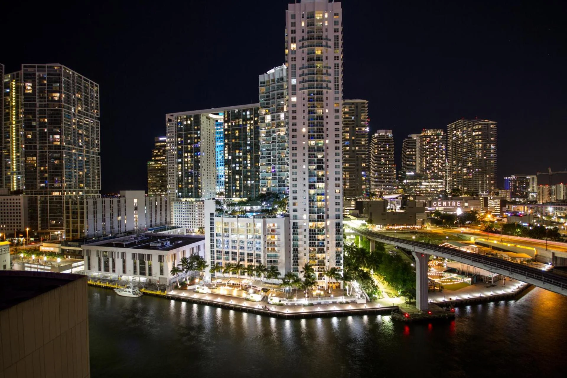 Comfort Inn & Suites Downtown Brickell-Port of Miami - Image 9