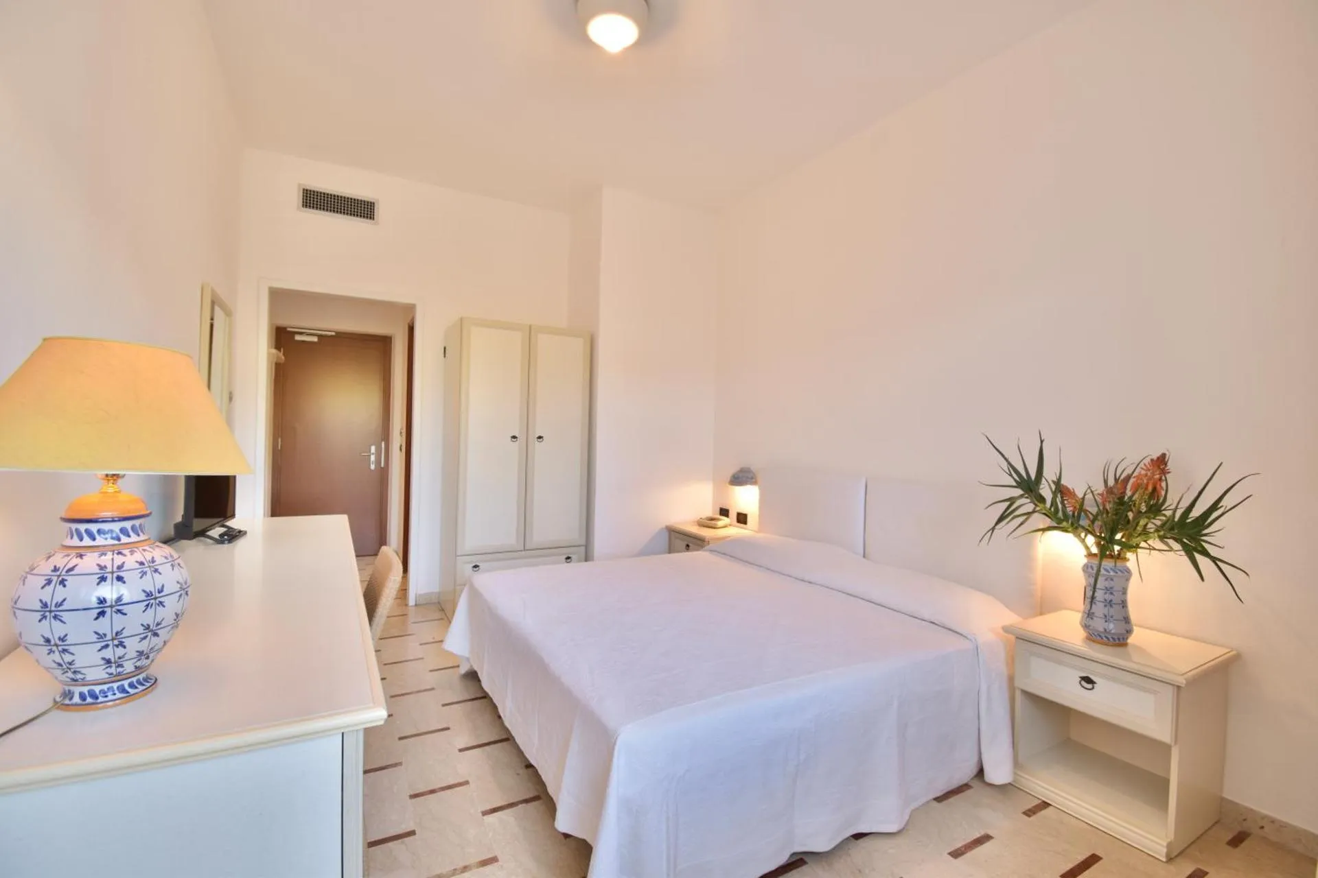 Cossyra Hotel - Image 10