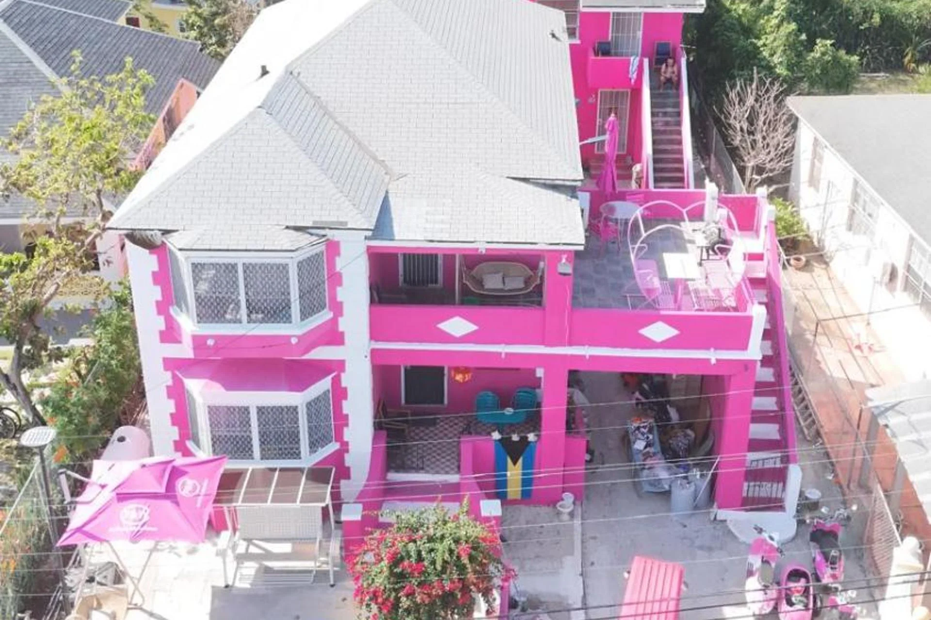 Da Pink And White Palace - Image 4