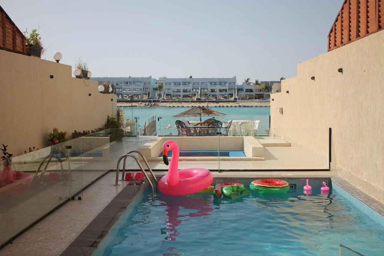 Durrat Alarous Beach - Image 16