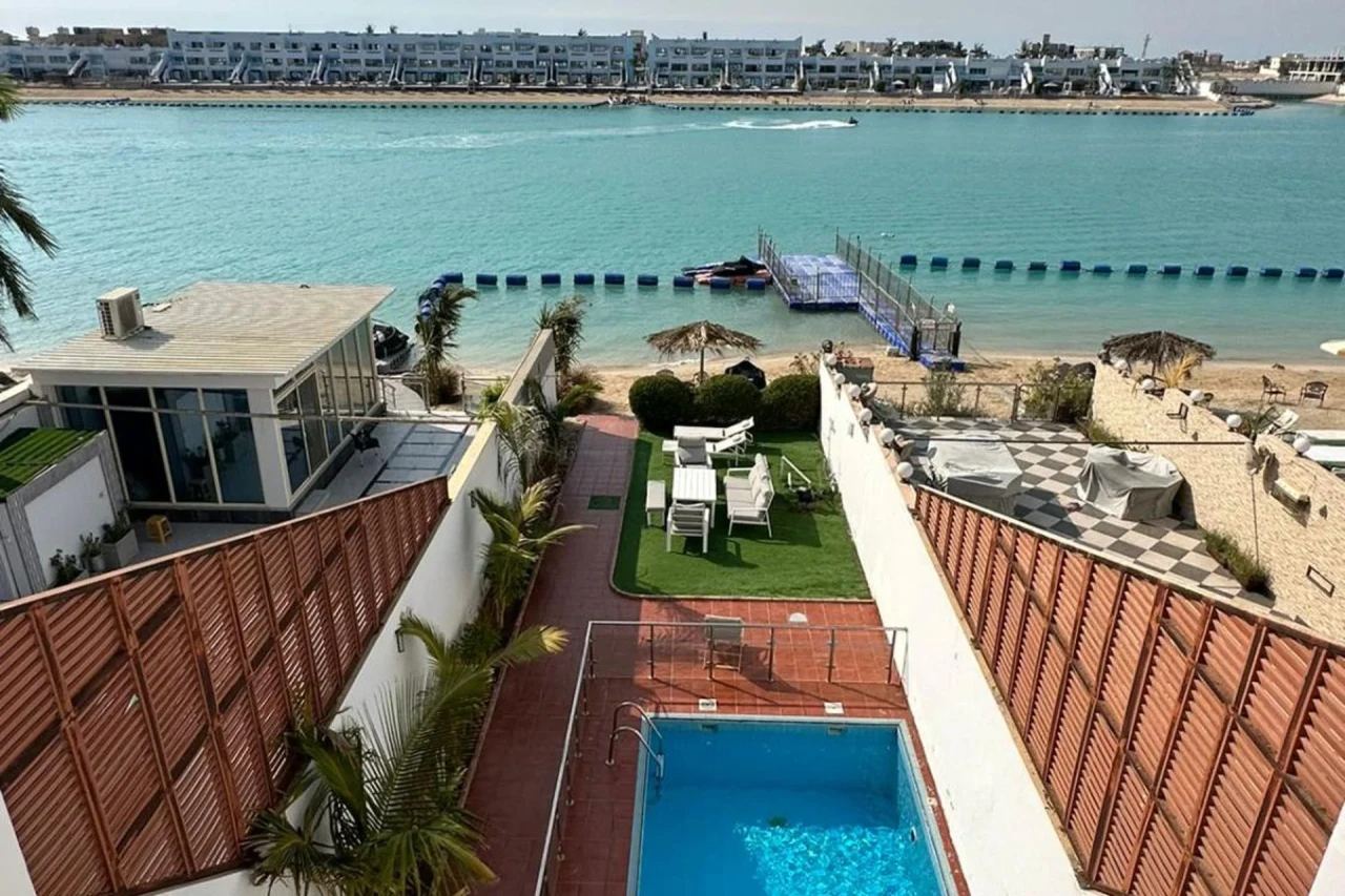 Durrat Alarous Beach - Image 4