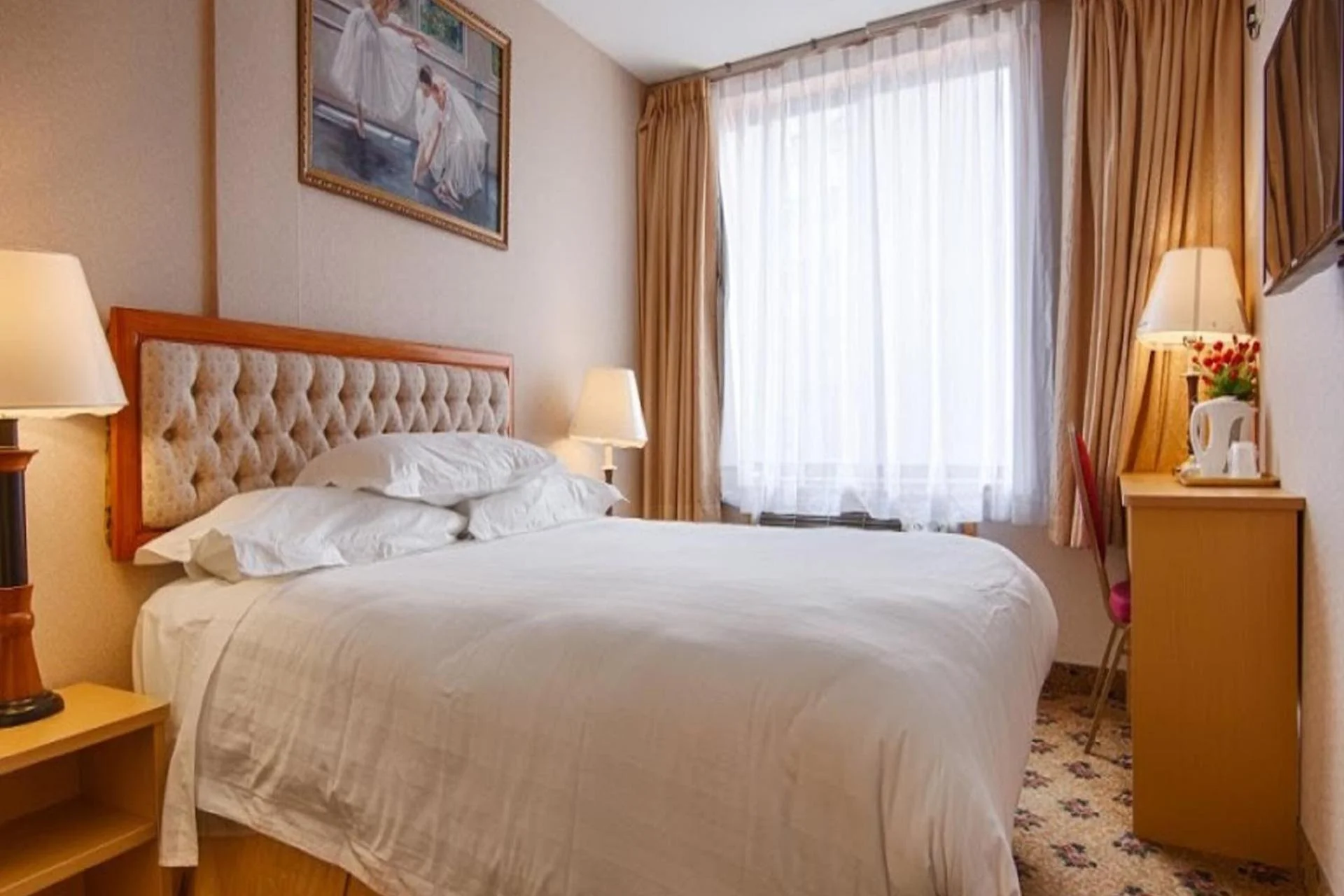 Flushing Hotel - Image 2