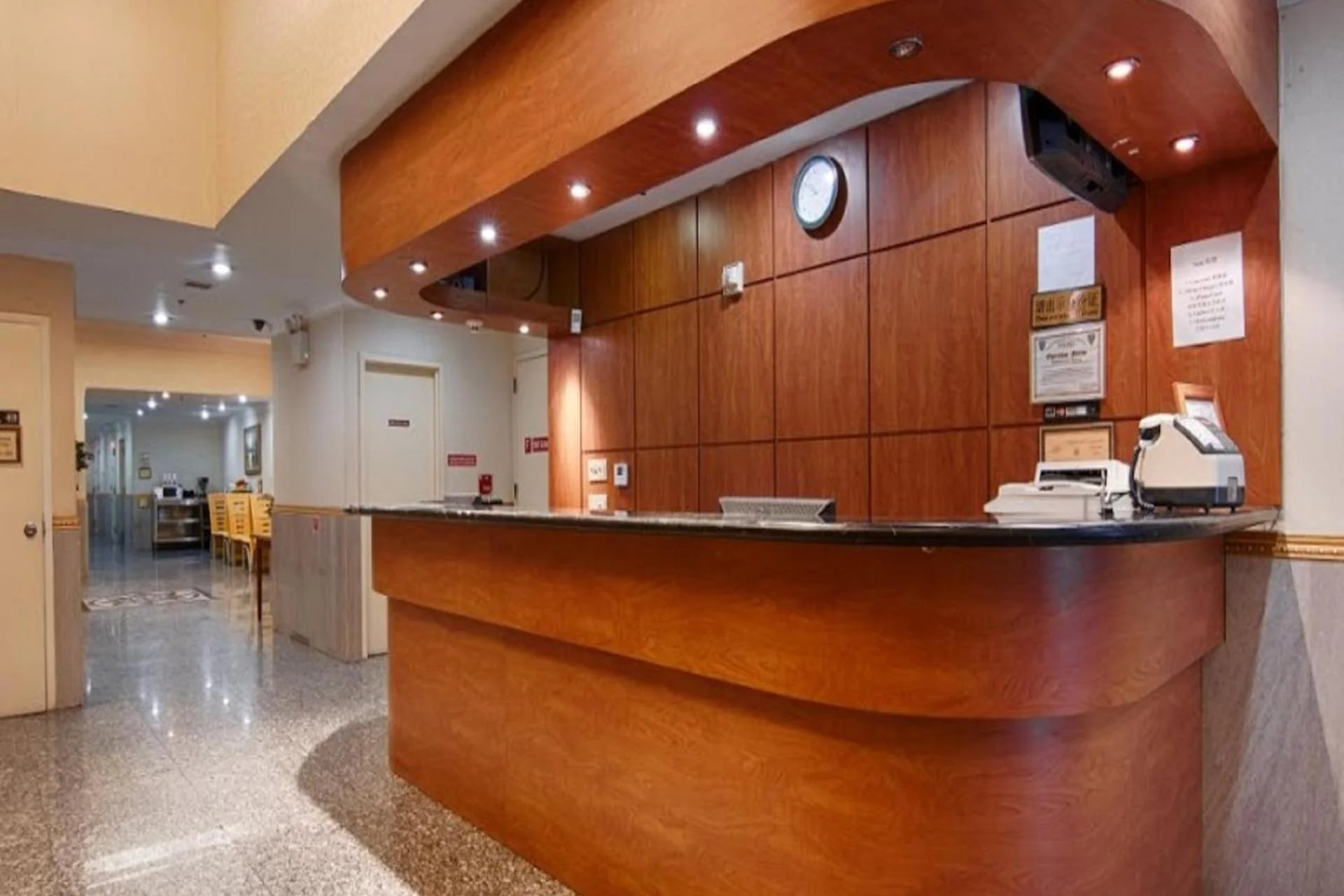 Flushing Hotel - Image 3