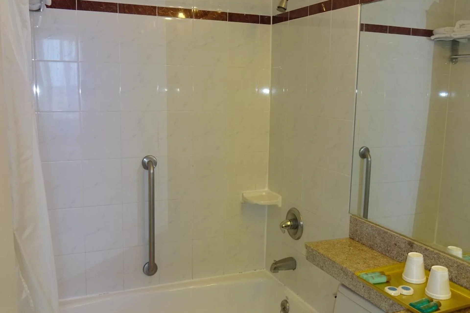 Flushing Hotel - Image 4