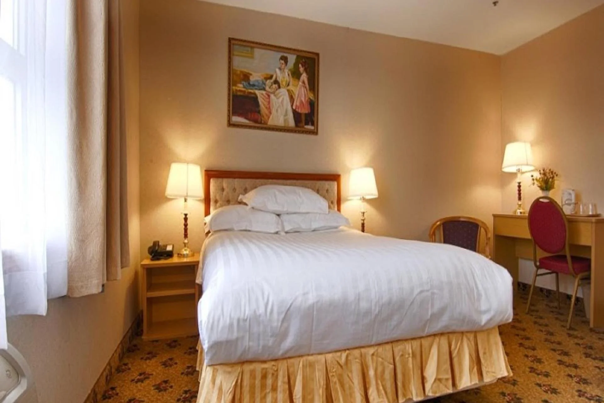 Flushing Hotel - Image 7