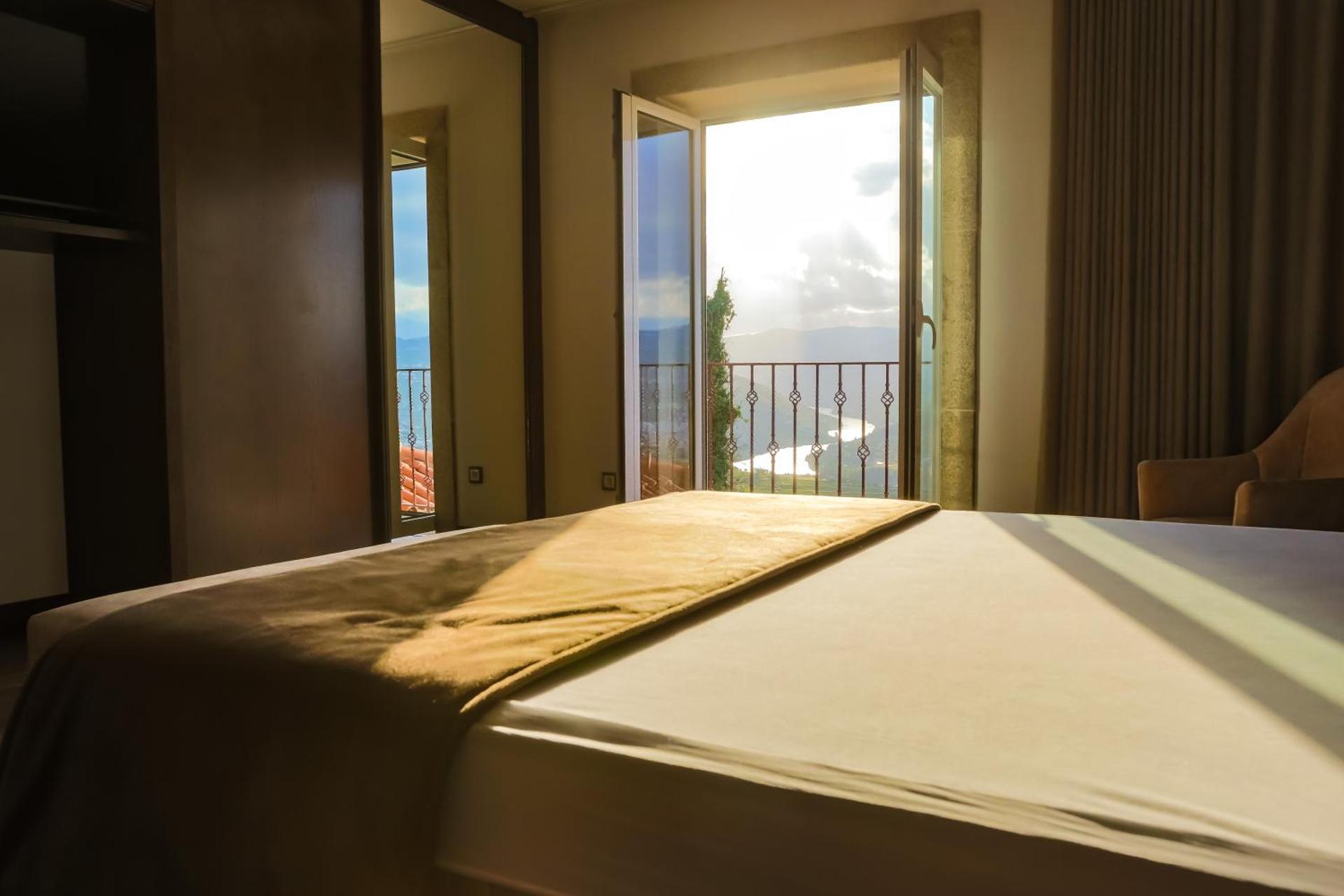 Descubra o Golden Mirror: Uma Experiência Inesquecível em Hospitalidade - Imagem 89