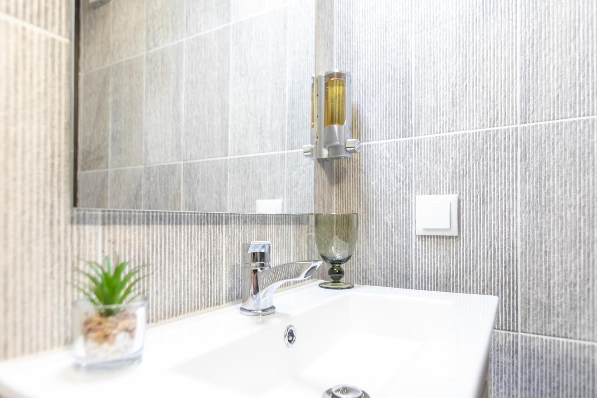 Descubra o Golden Mirror: Uma Experiência Inesquecível em Hospitalidade - Imagem 97