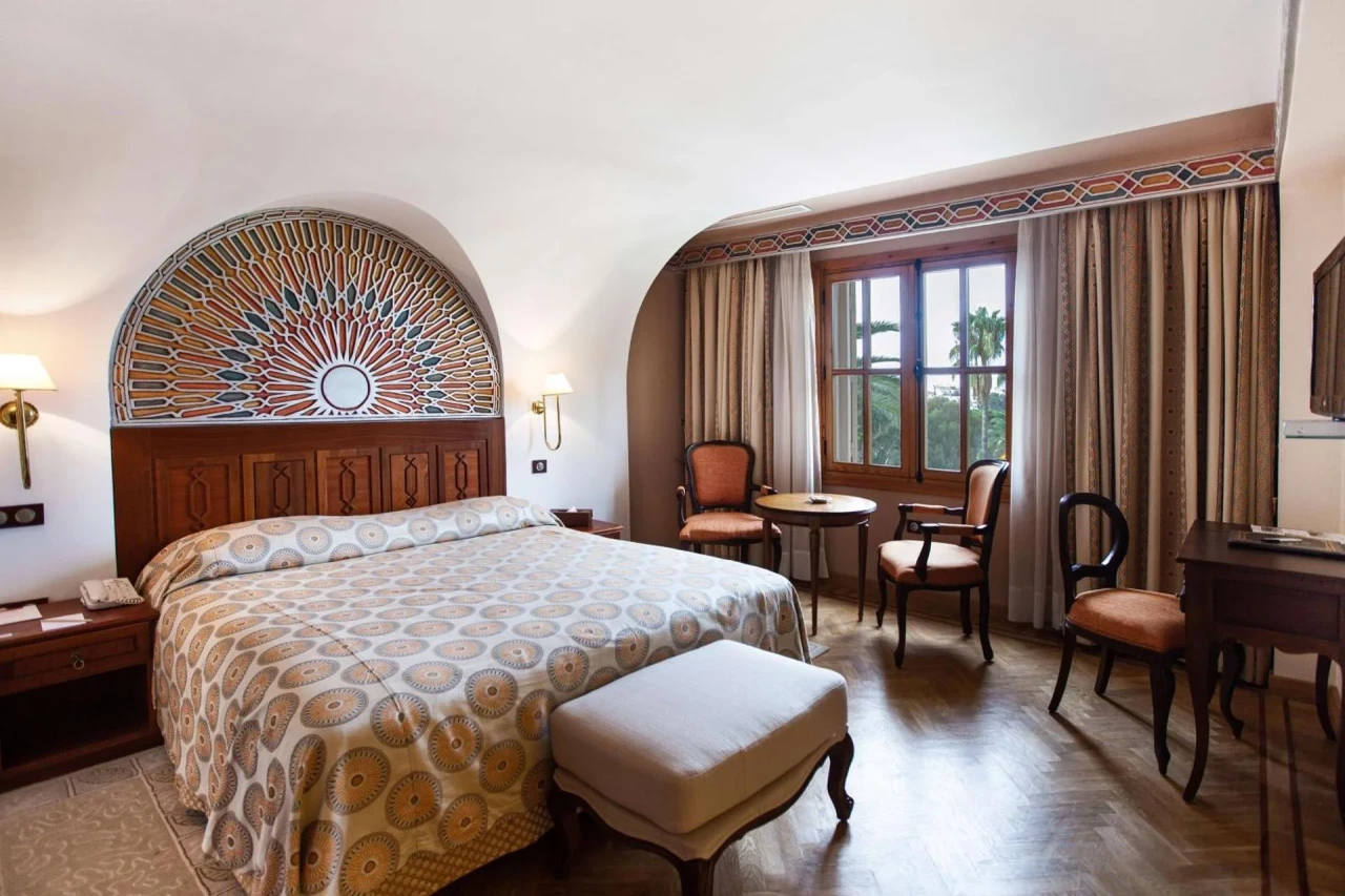 Experience Luxury at Grand Hotel Villa de France - Image 2