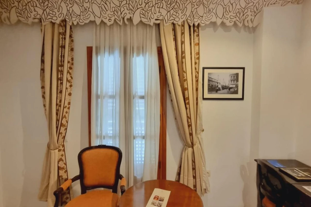 Experience Luxury at Grand Hotel Villa de France - Image 14