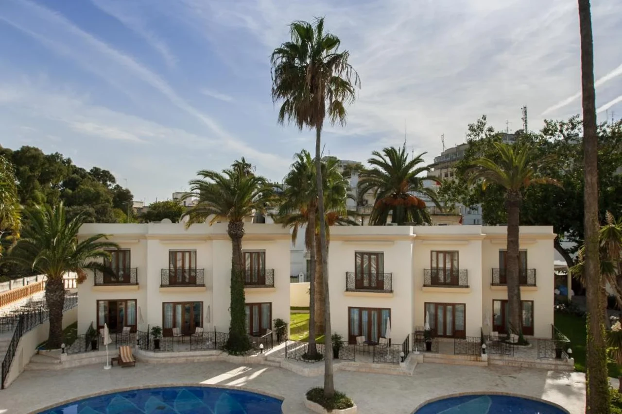 Experience Luxury at Grand Hotel Villa de France - Image 18