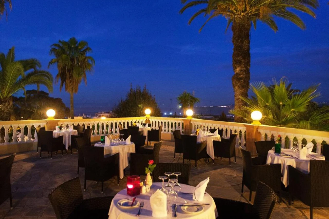 Experience Luxury at Grand Hotel Villa de France - Image 19