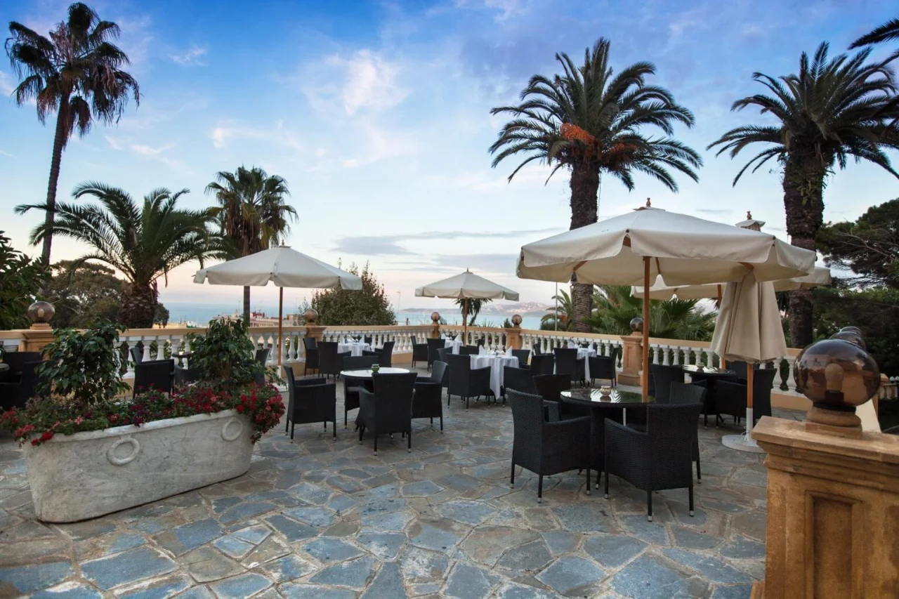 Experience Luxury at Grand Hotel Villa de France - Image 7