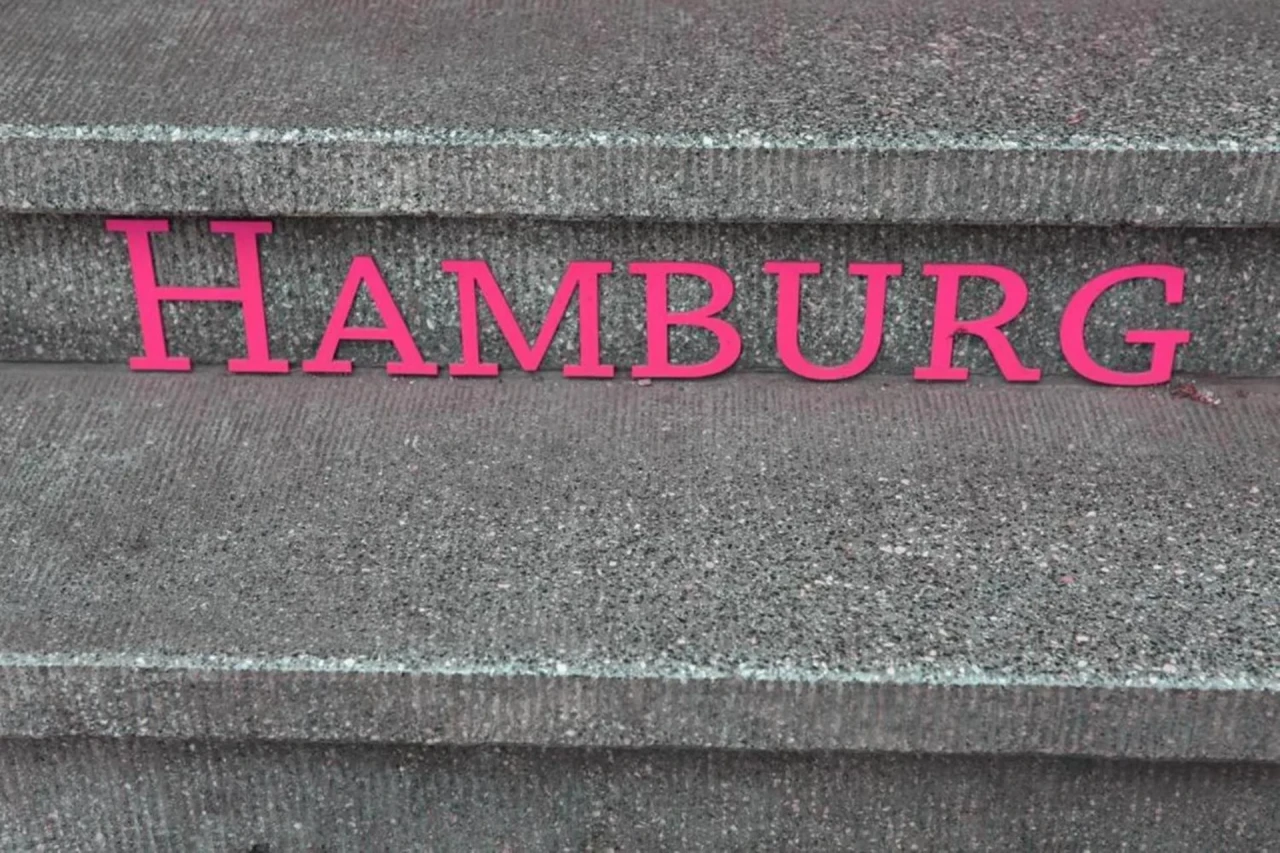 Hamburg Room - Image 12