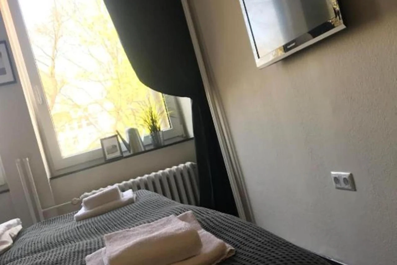 Hamburg Room - Image 20