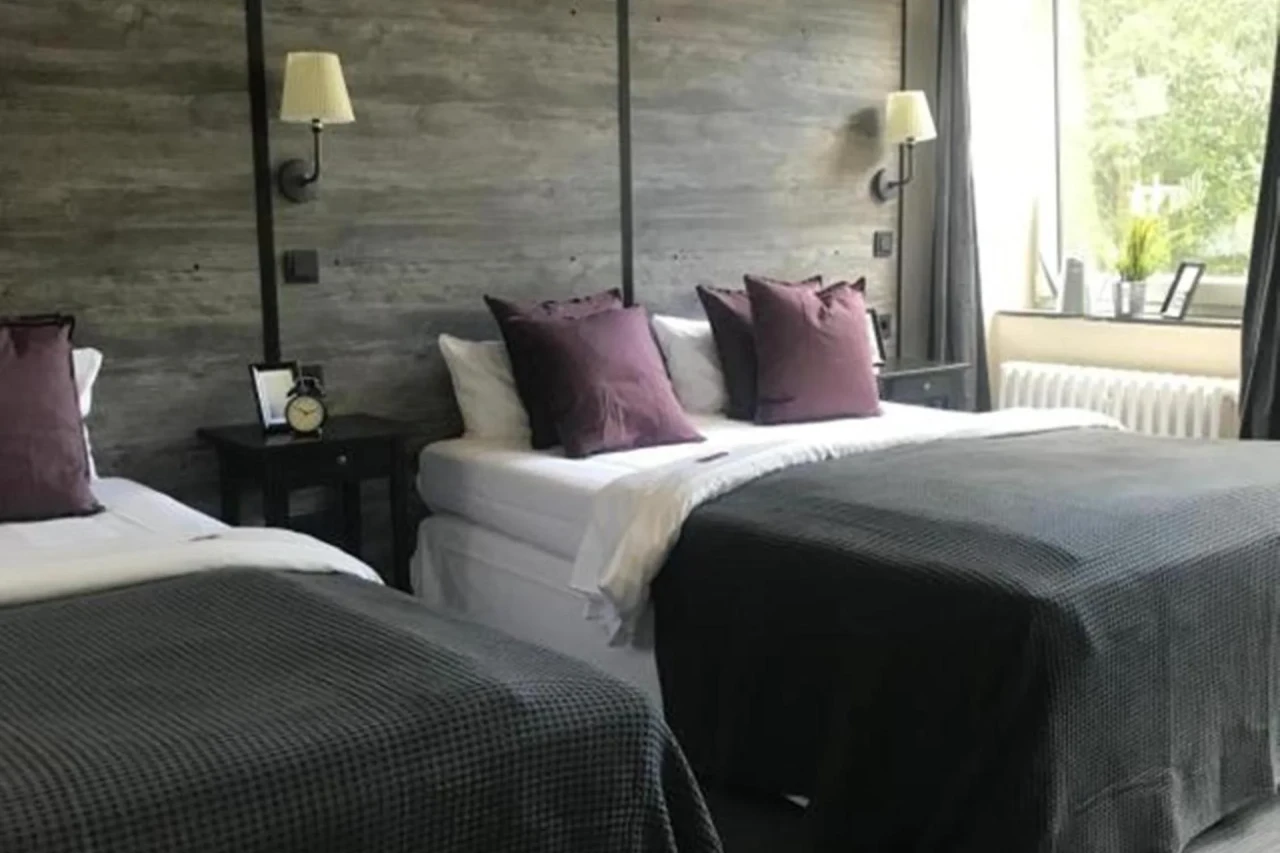 Hamburg Room - Image 4