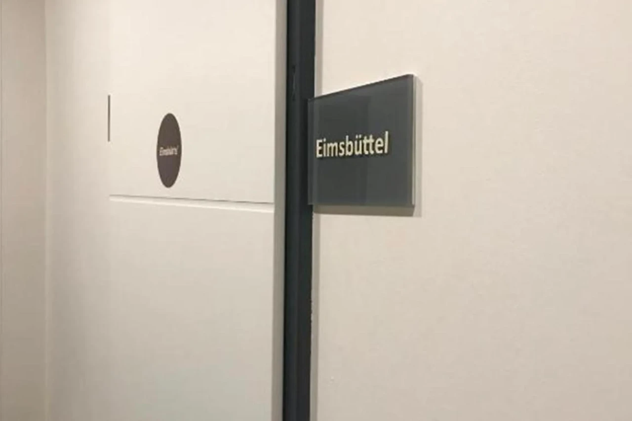 Hamburg Room - Image 7