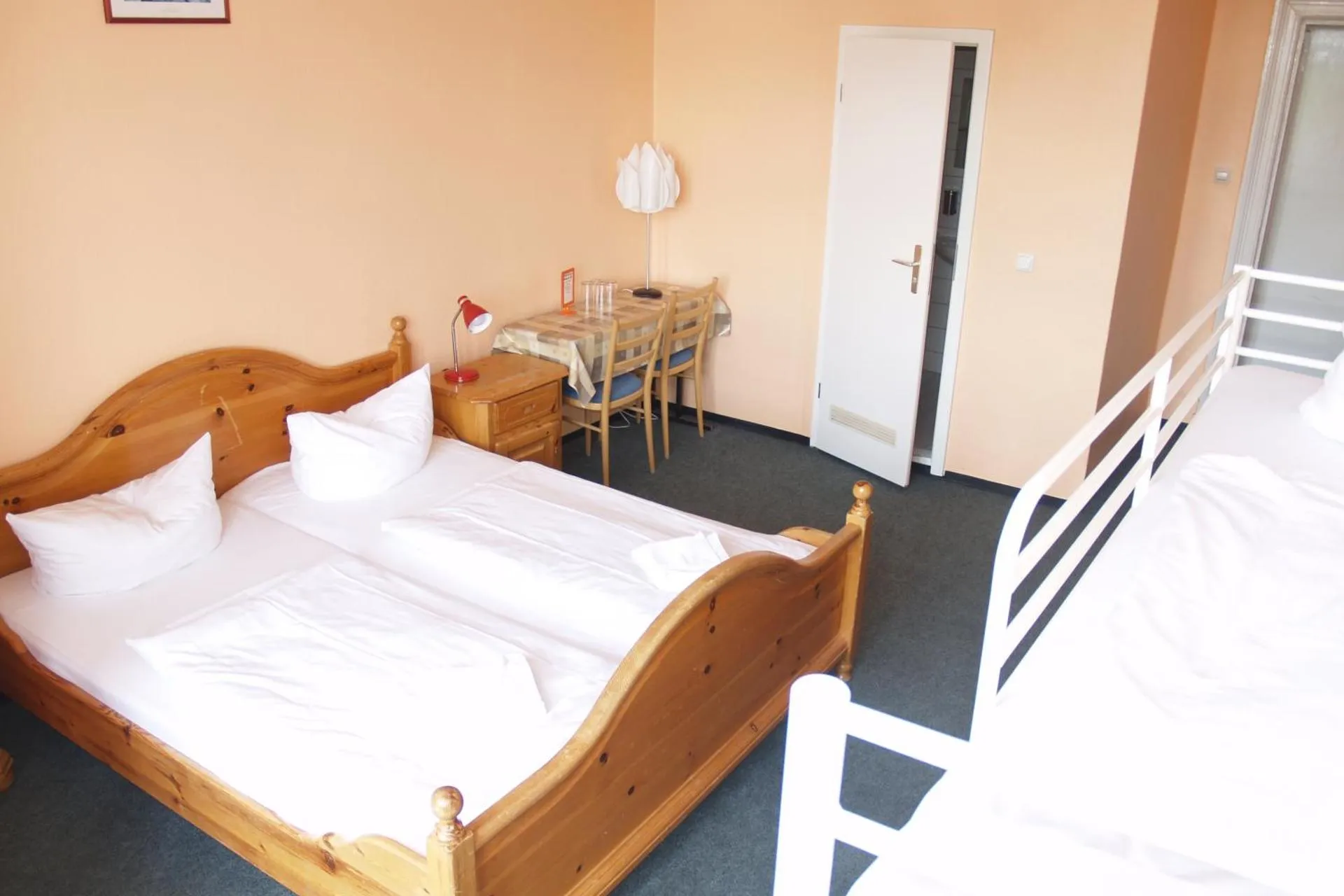 HappyGoLucky Hotel + Hostel - Image 12