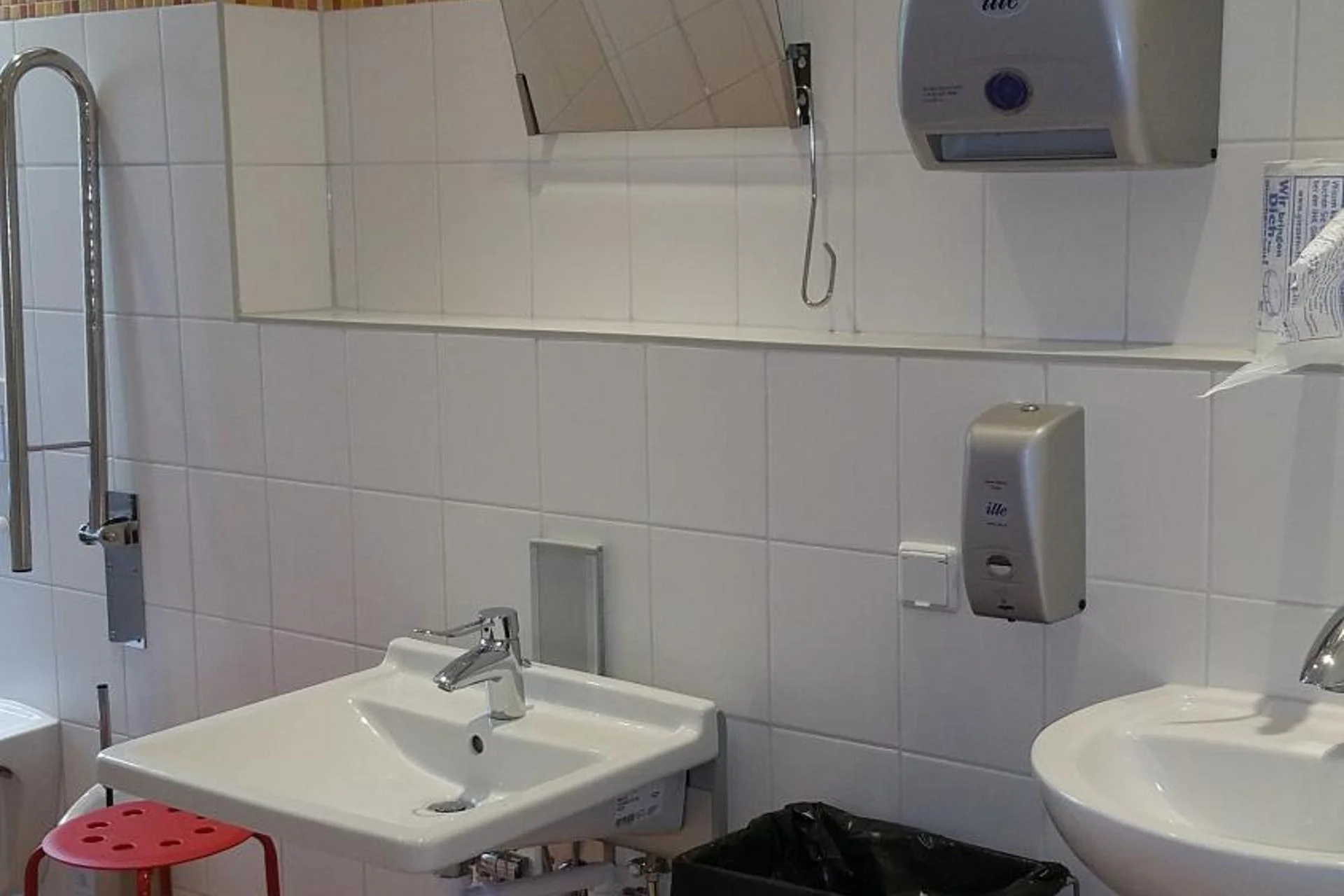 HappyGoLucky Hotel + Hostel - Image 16