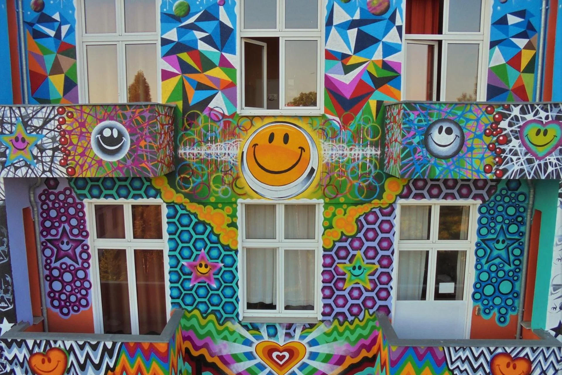 HappyGoLucky Hotel + Hostel - Image 6