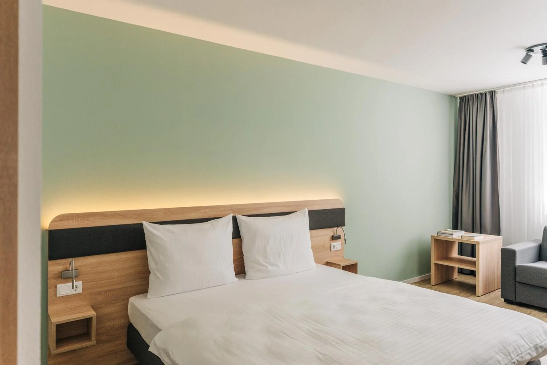 Homaris The Corner Hotel - Image 1