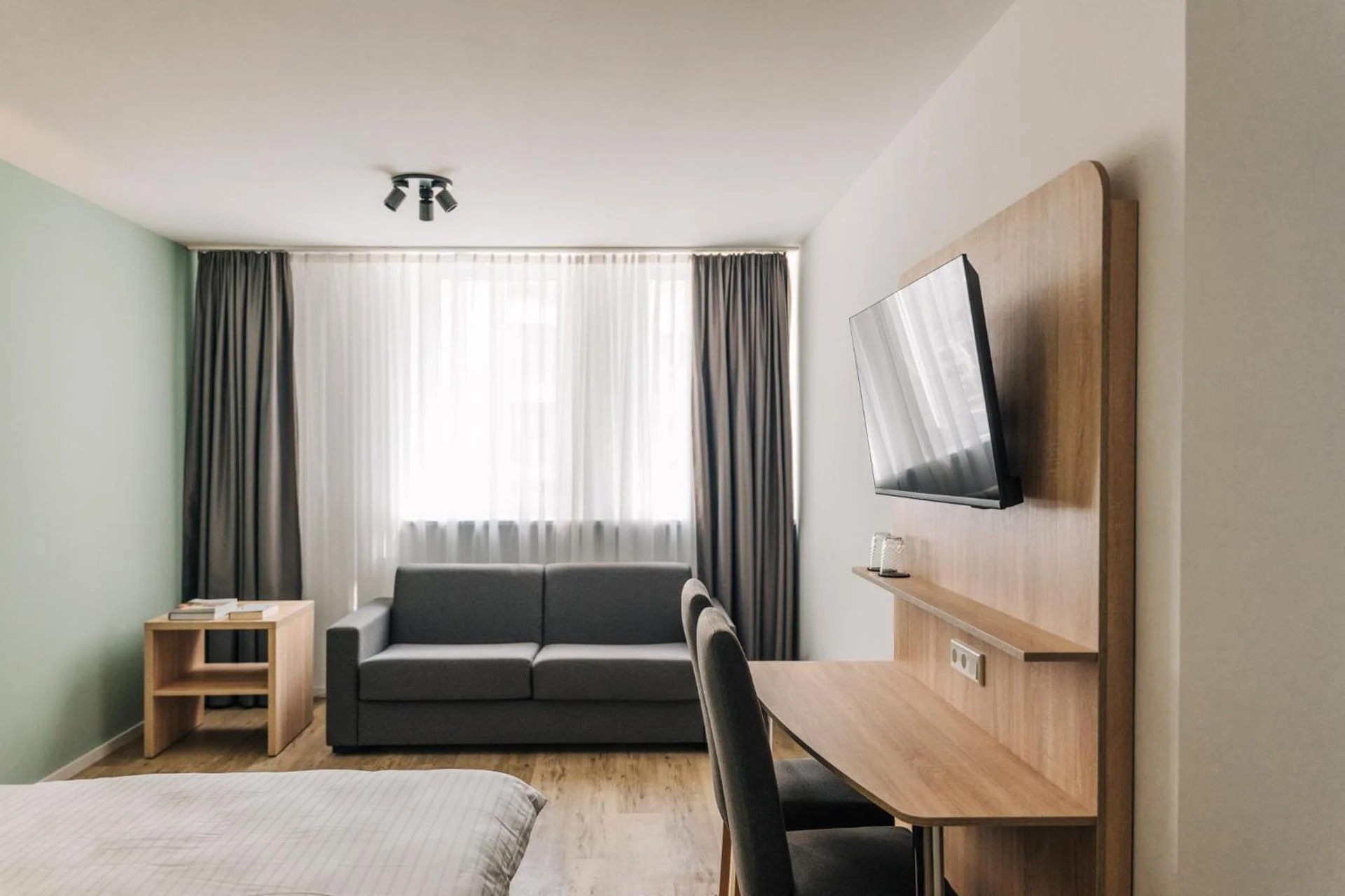 Homaris The Corner Hotel - Image 5