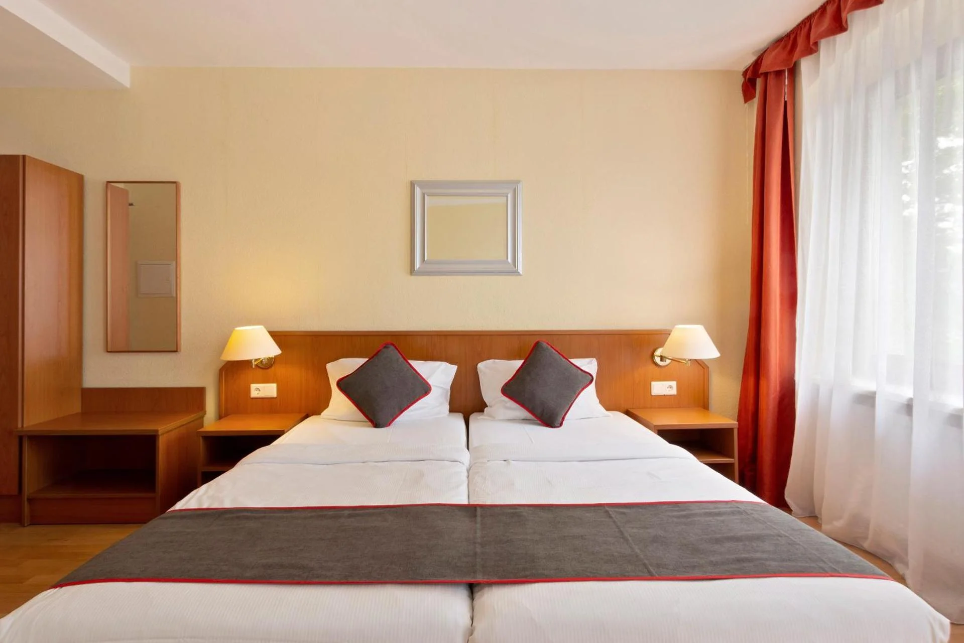 Hotel Bohemia - Image 11