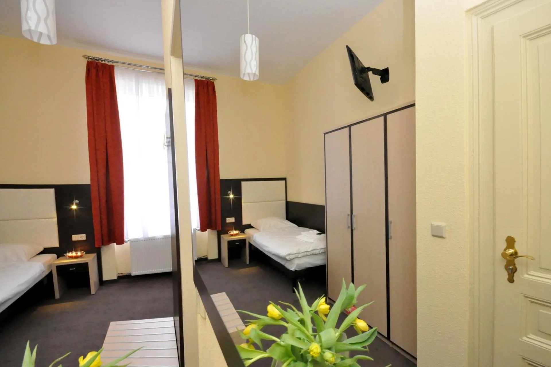 Hotel Bova Frankfurt - Image 2