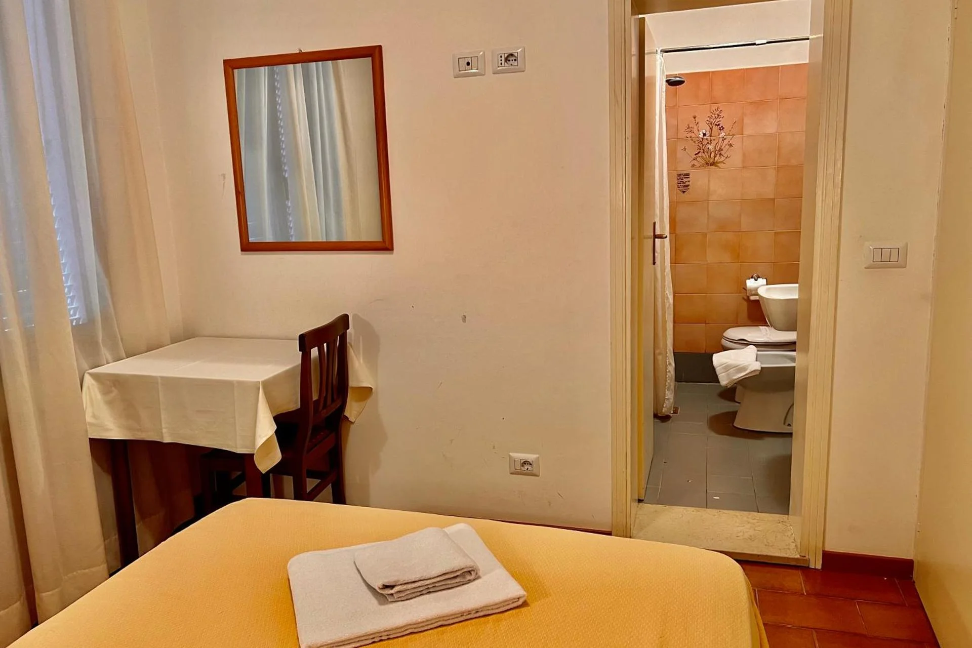 Hotel Canada - Image 3