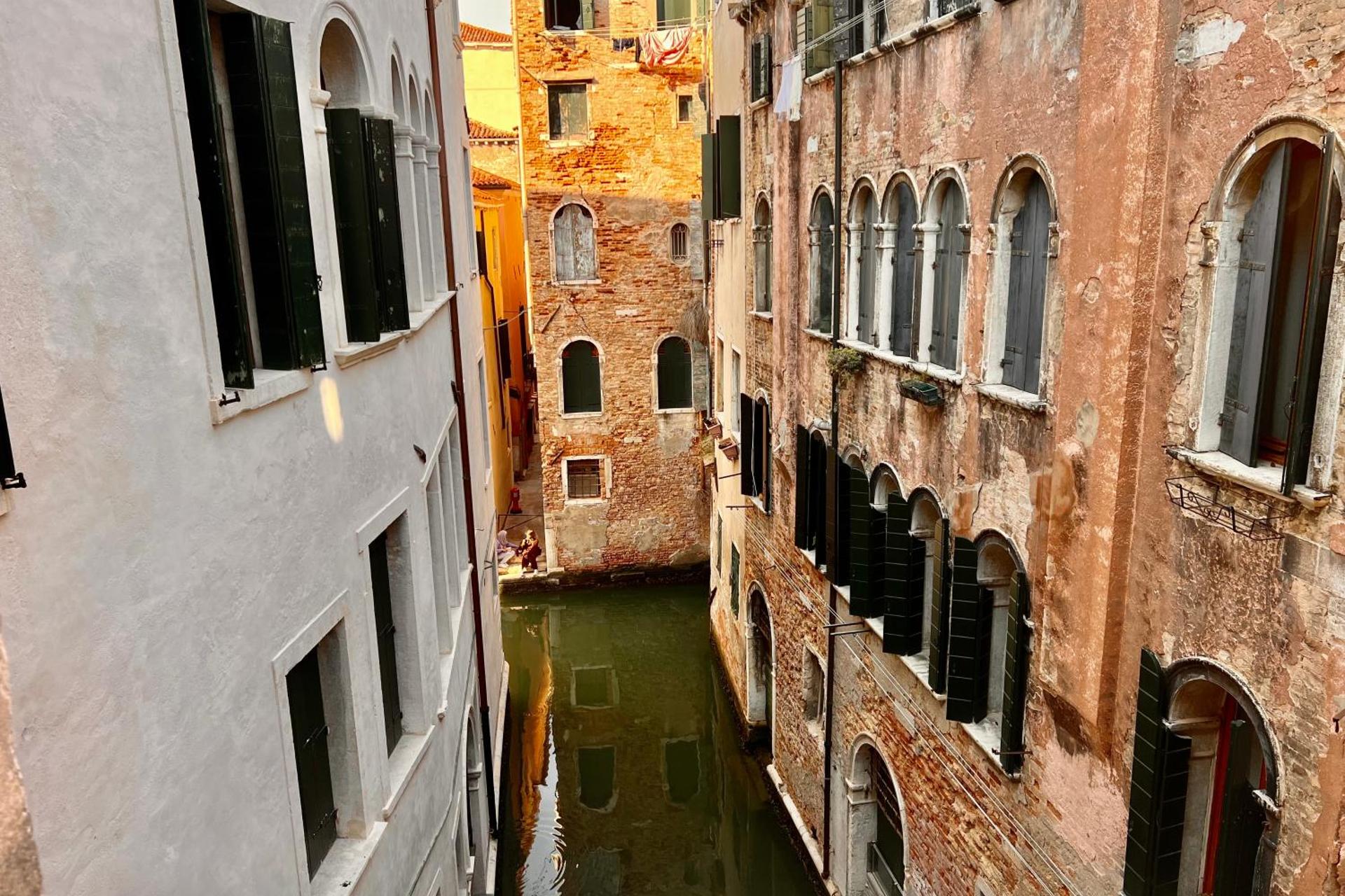 Hotel Canada - Image 6