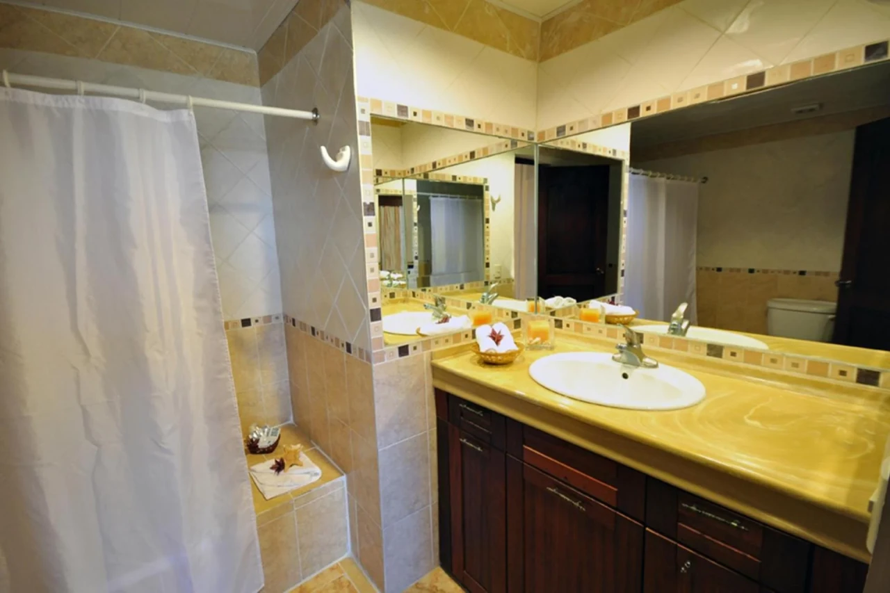 Experience the Ultimate Stay at Hotel & Casino Flamboyan - Image 14