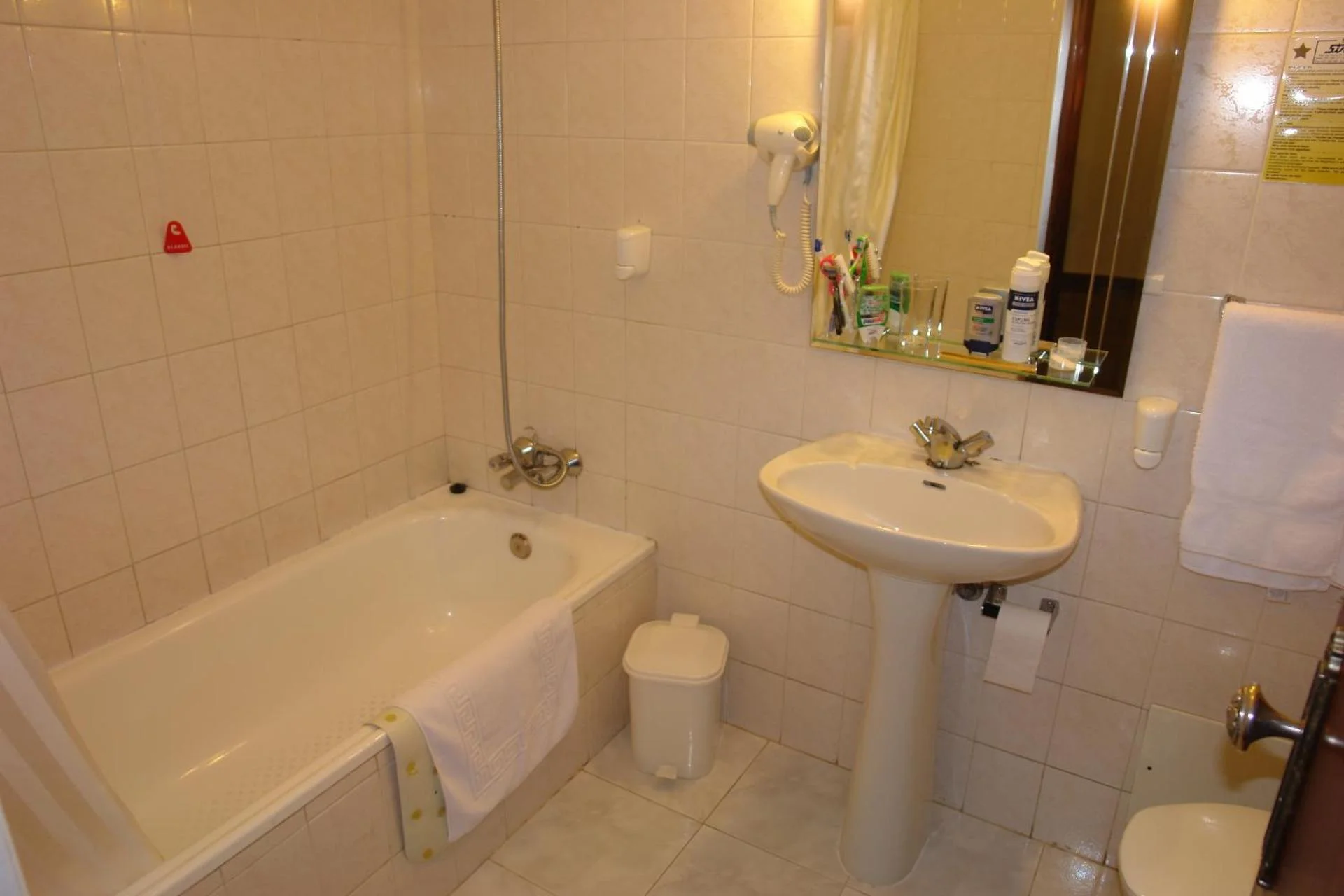 Hotel Sirius - Image 11