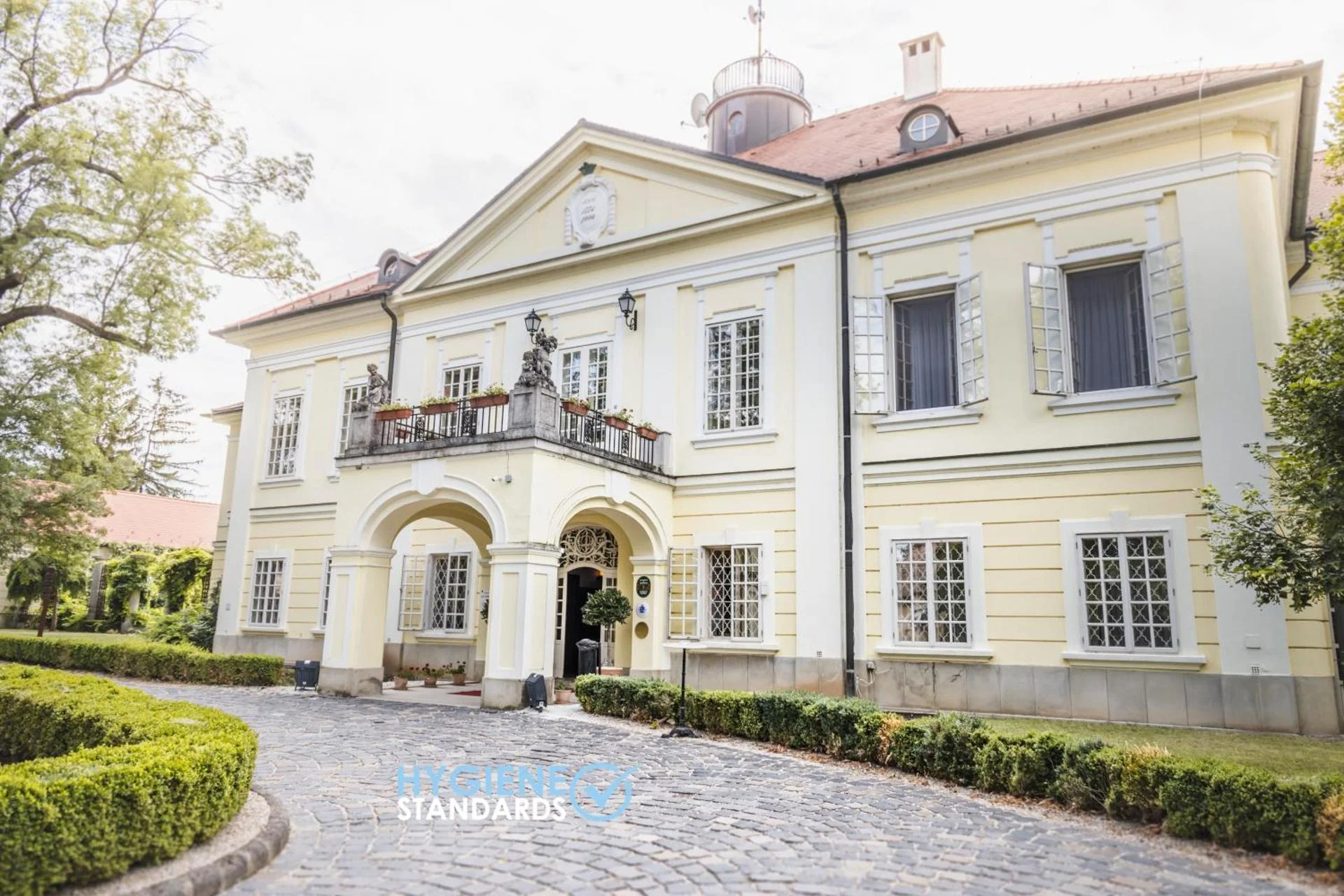 Hotel Szidónia Castle - Image 1