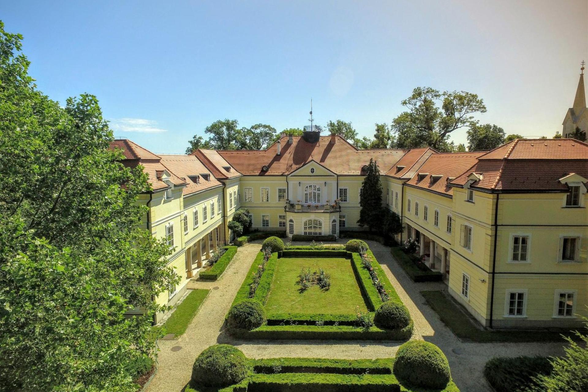 Hotel Szidónia Castle - Image 19