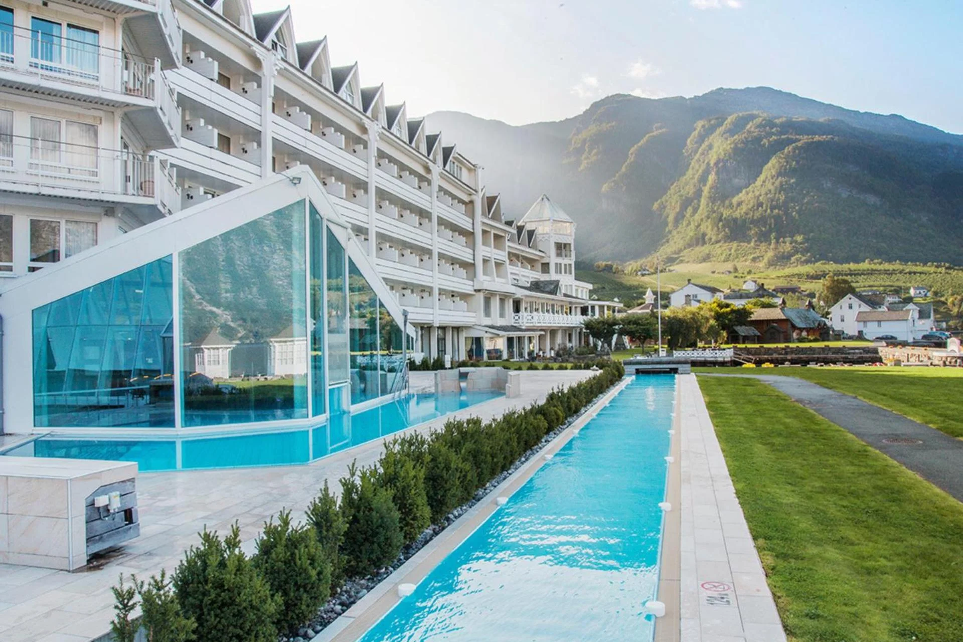Experience the Charm of Hotel Ullensvang in Norway - Image 1