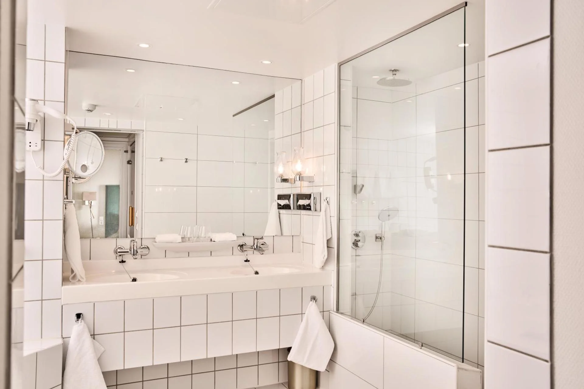 Experience the Charm of Hotel Ullensvang in Norway - Image 6