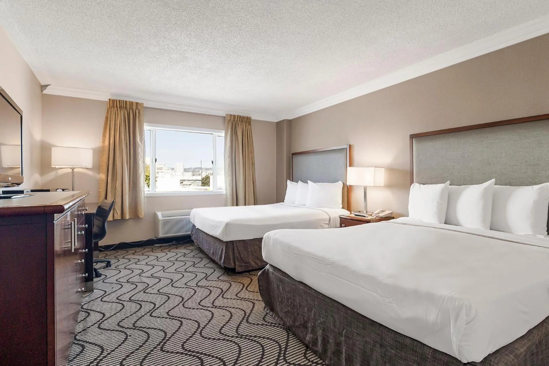 Jack London Inn - Image 14