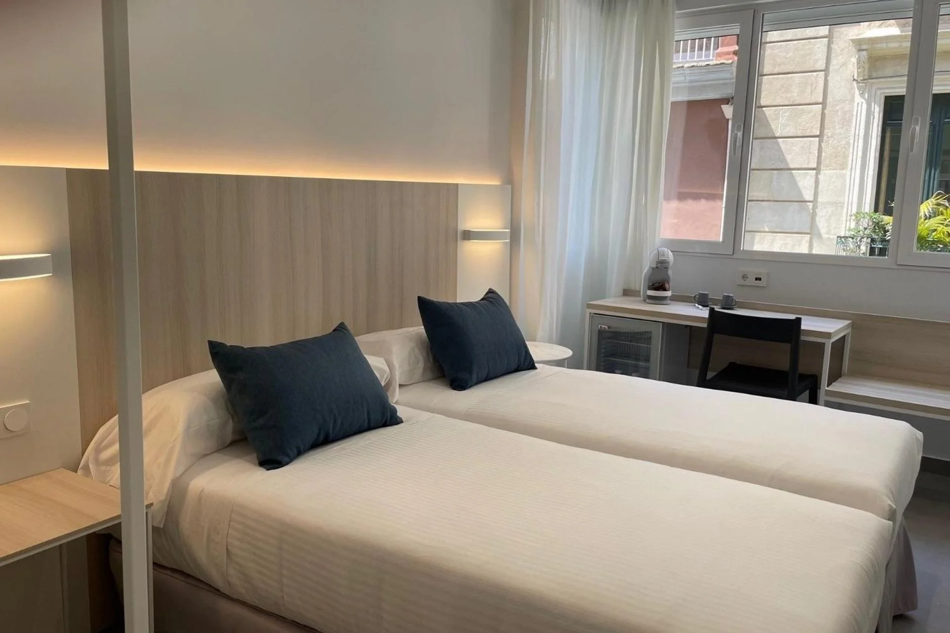 LC Hotel Urbano - Image 1