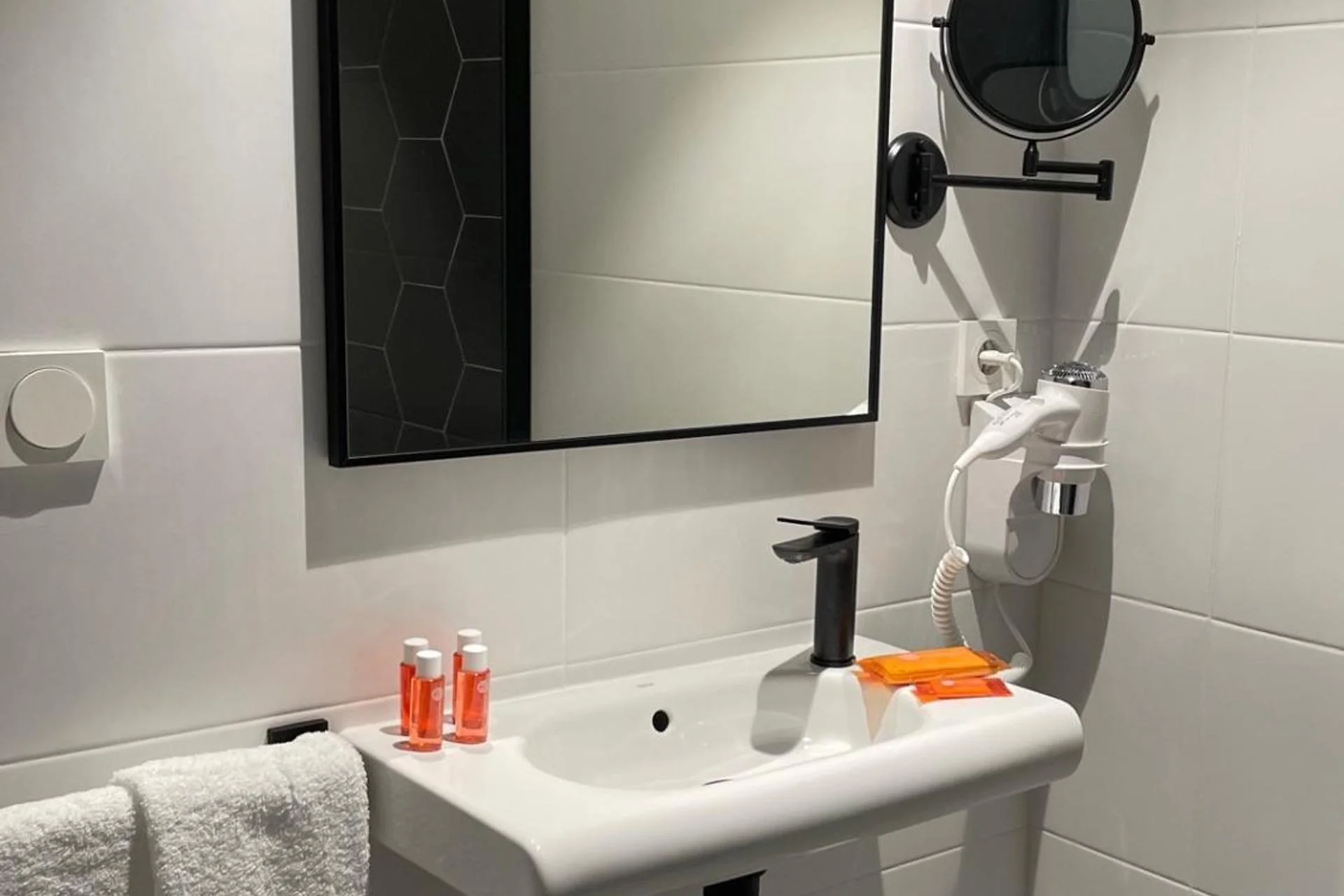 LC Hotel Urbano - Image 8