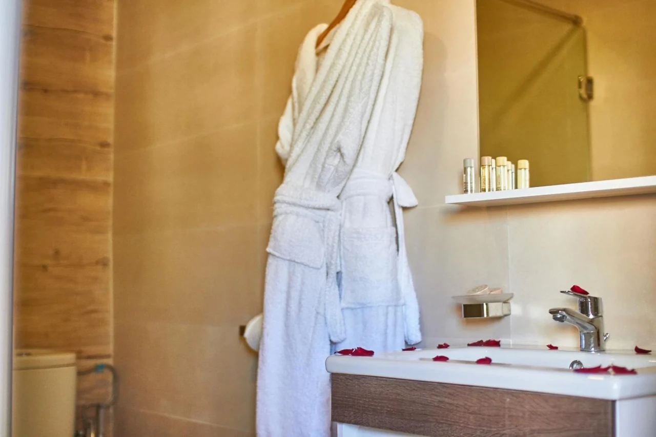 Mabrouk Hotel and Suites - Adults Only - Image 3