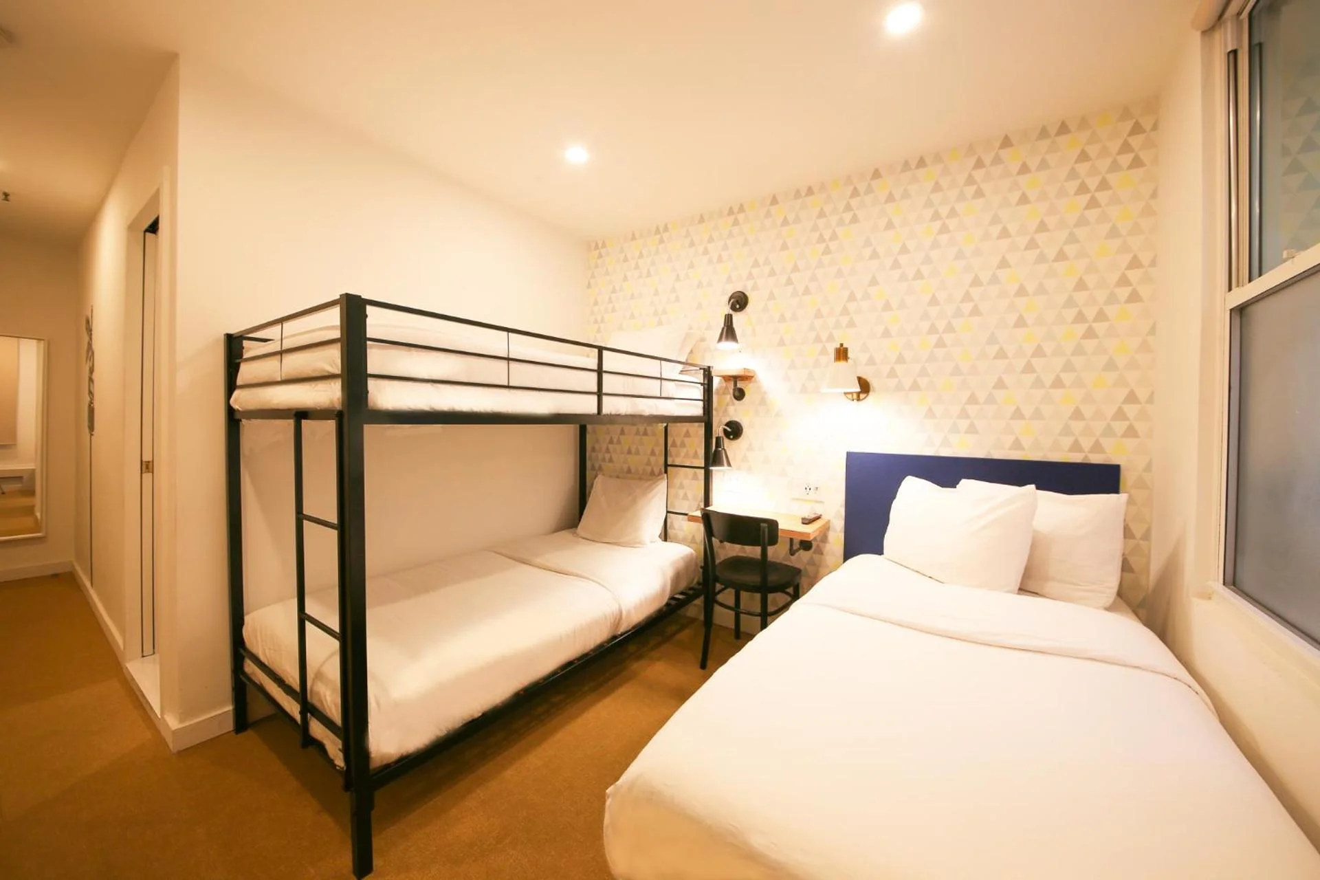 Manhattan Broadway Hotel - Image 11