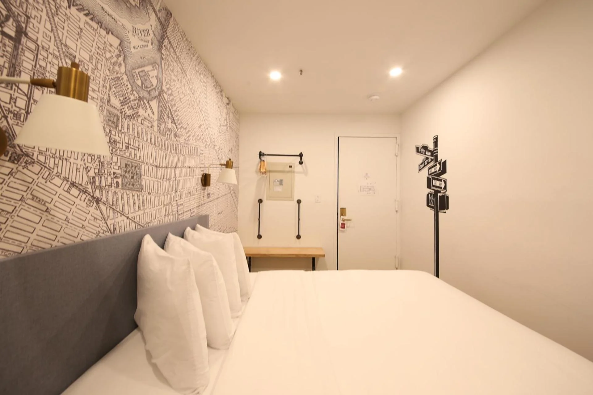 Manhattan Broadway Hotel - Image 10