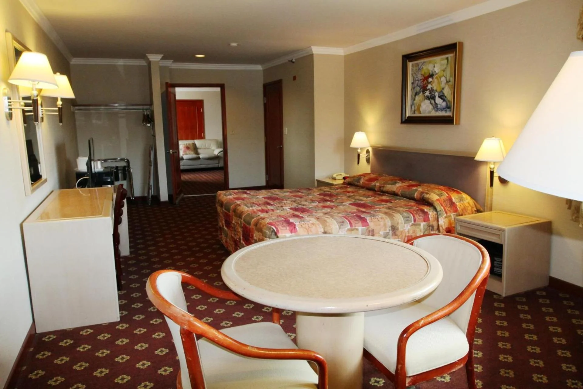 Metro Plaza Hotel - Image 11