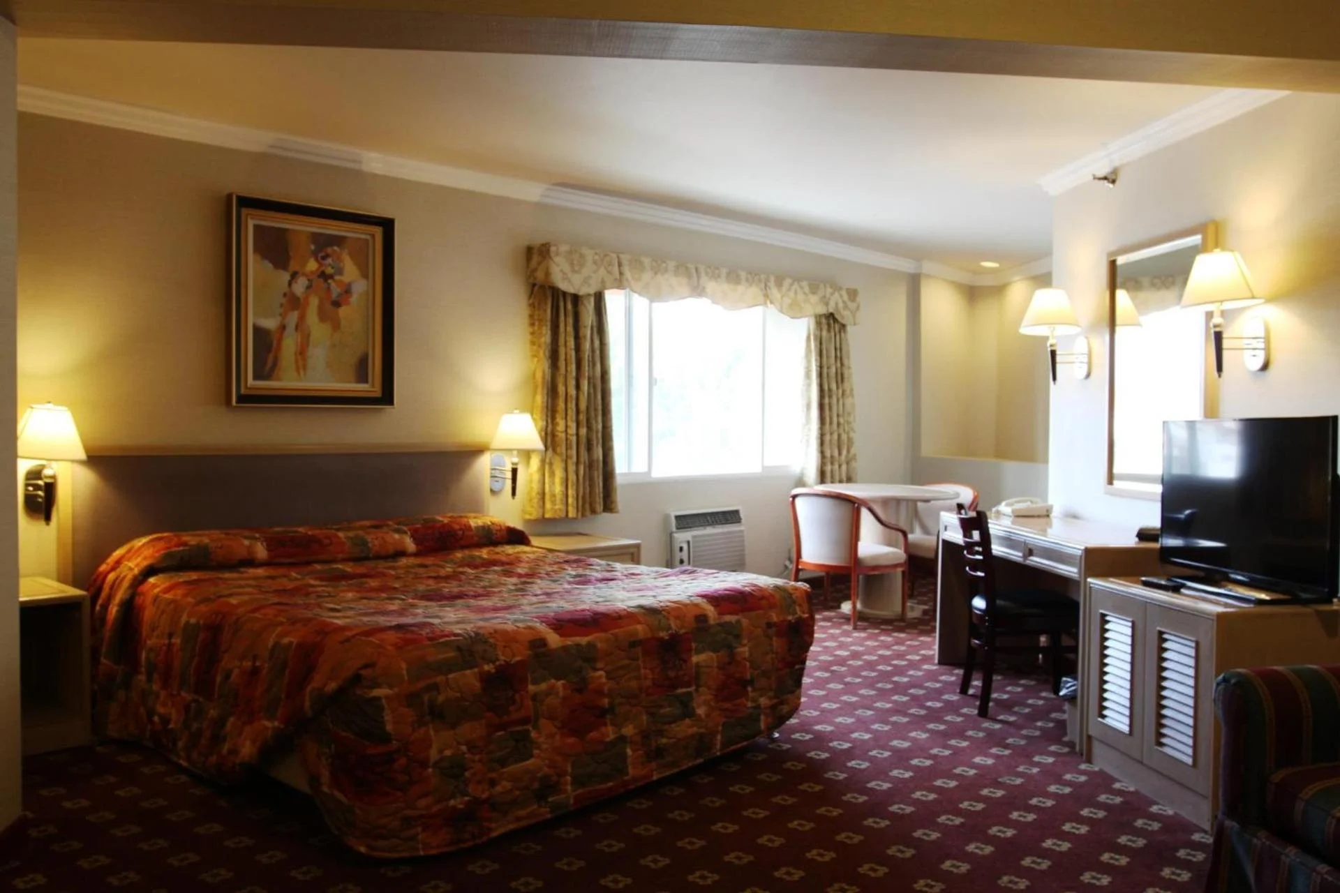 Metro Plaza Hotel - Image 13