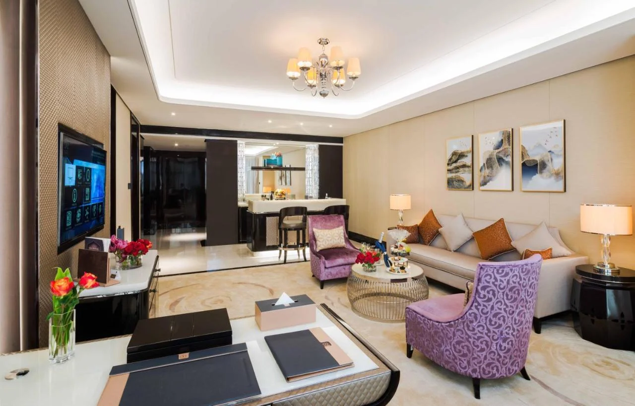 Narcissus Al Hamra Hotel - Image 1