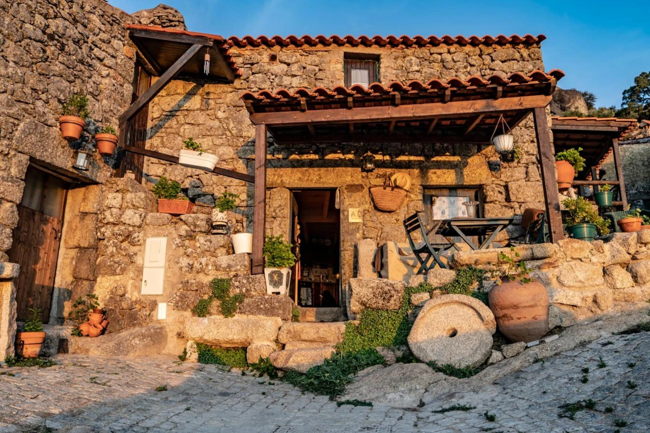 Old House - Image 20